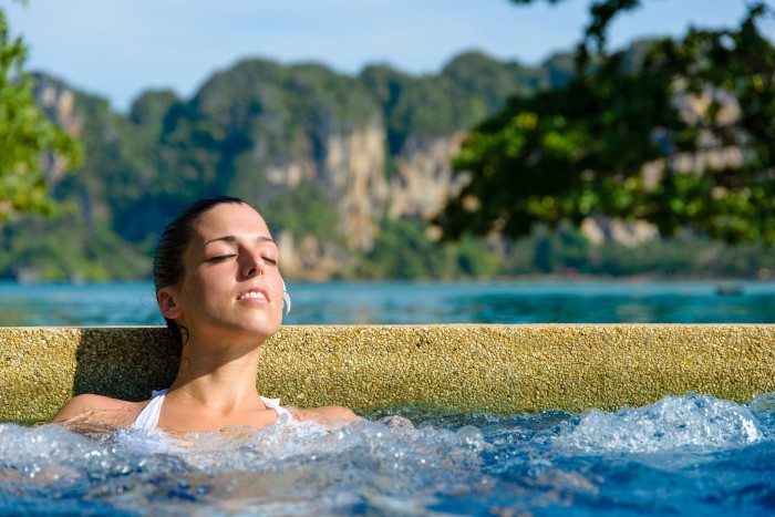 Le jacuzzi se décline pour 4 personnes